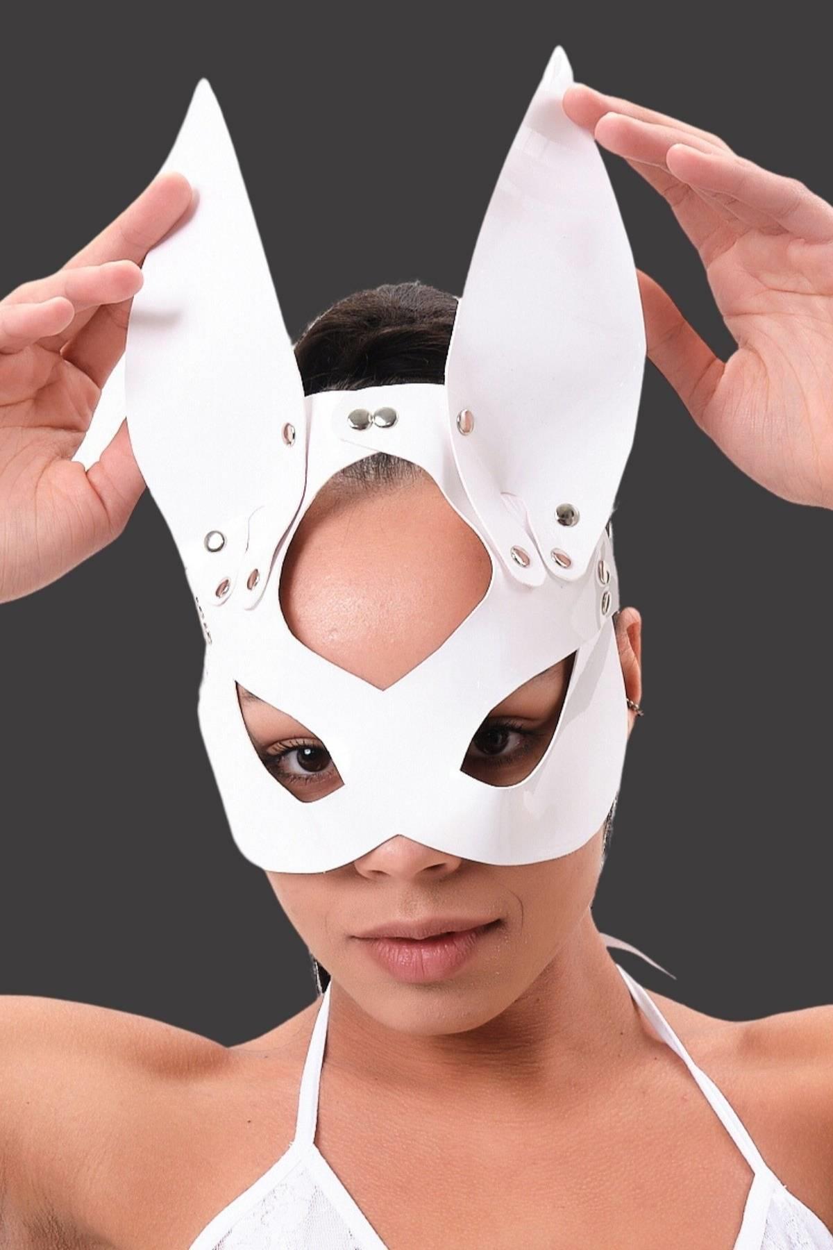 Beyaz%20Kulaklı%20Maske%20Takalı%20800424