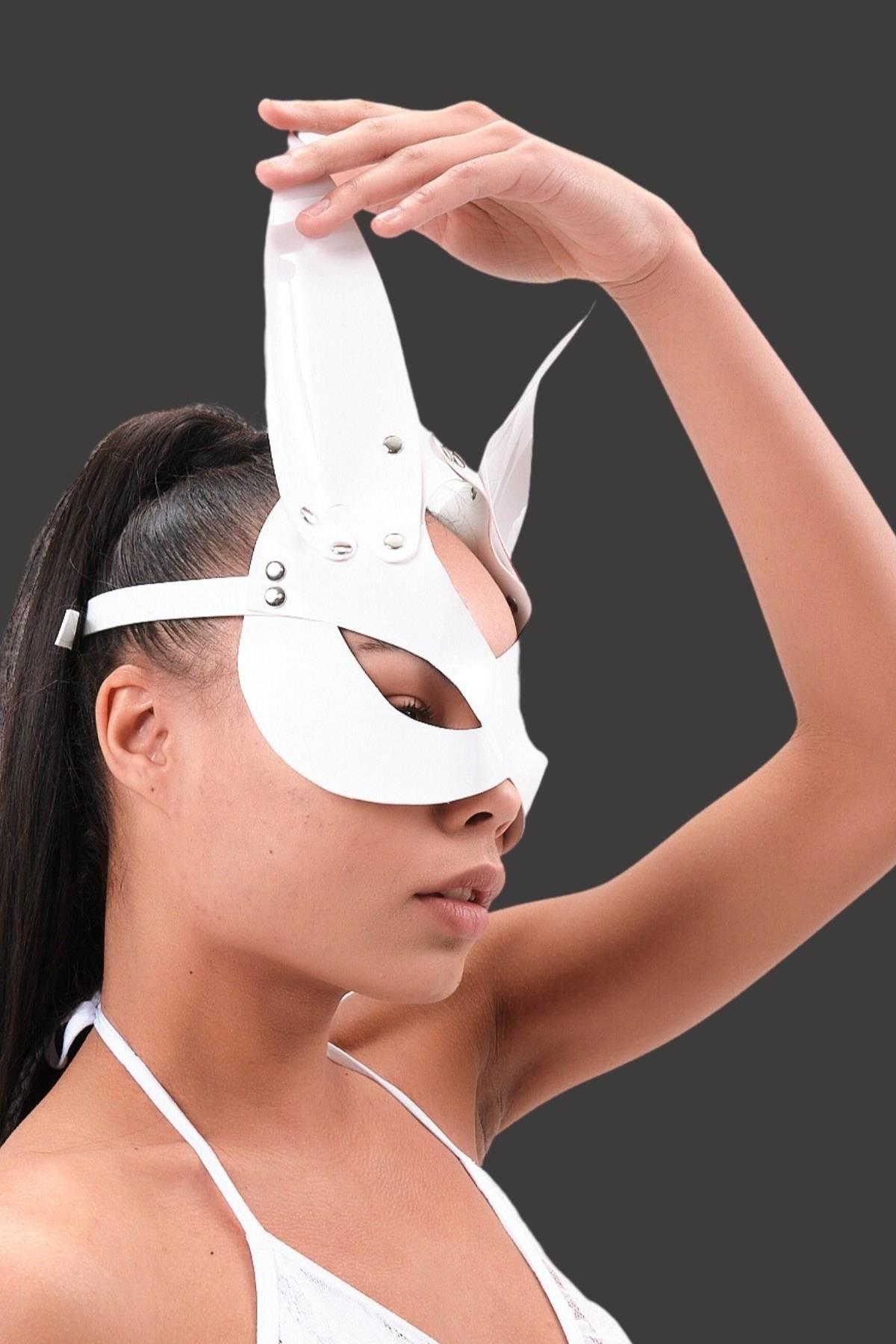 Beyaz%20Kulaklı%20Maske%20Takalı%20800424