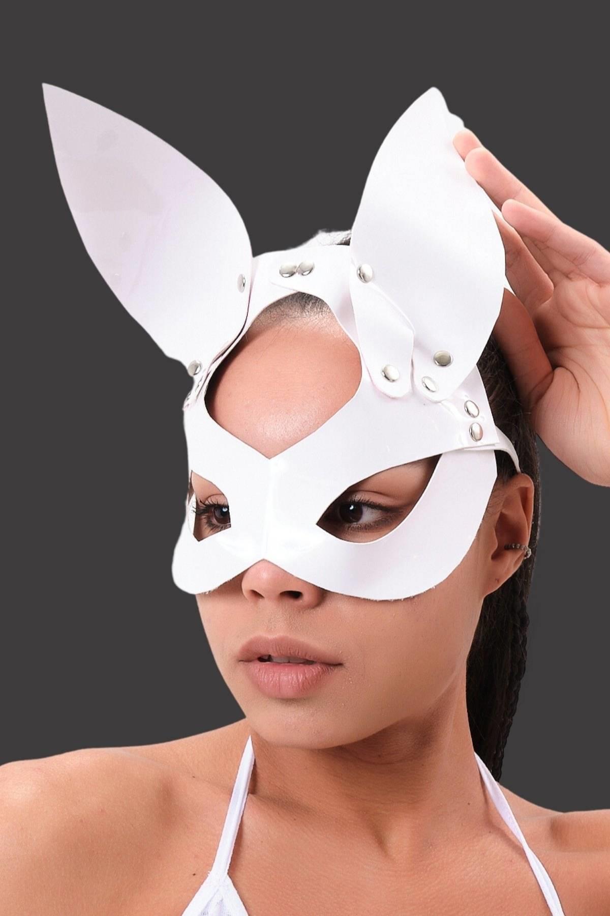 Beyaz%20Kulaklı%20Maske%20Takalı%20800424