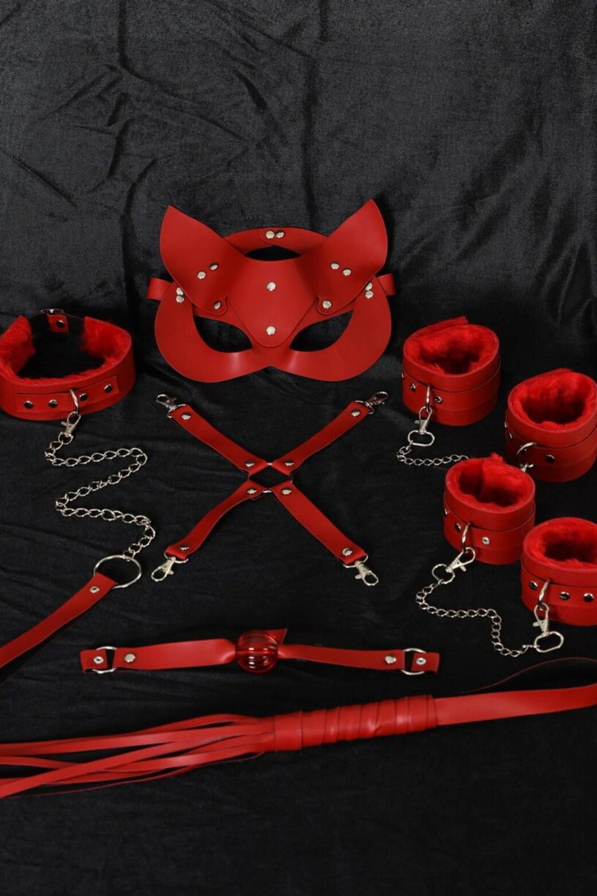 Kırmızı%20İçi%20Tüylü%20Maske,Kol,Bacak,Ağız%20Topu,Kırbaç,Tasma%20Harness%20Set